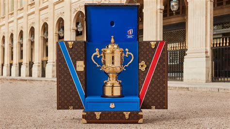 La coppa del mondo di rugby viaggia con Louis Vuitton